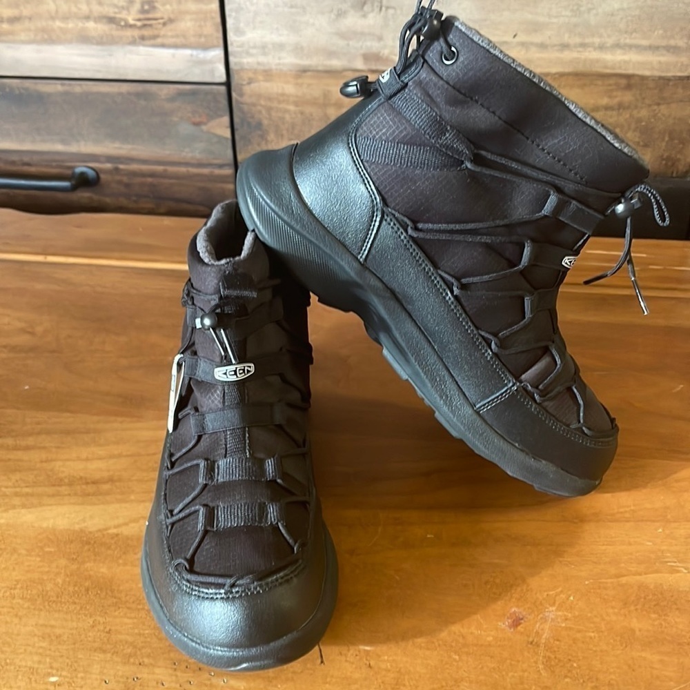 Keen NWT UNEEK SNK Chukka Boots Size 8.5